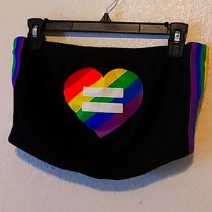 Adorable Pride crop top sz L